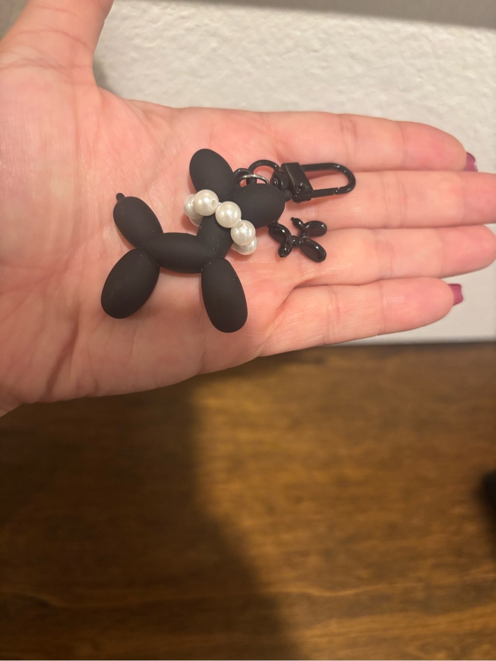 Black Balloon Dog Keychain with Faux Pearl Collar NWOT - Picture 4 of 4